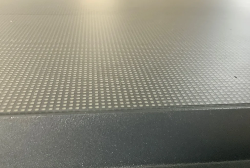 LEDサイネージGOBパネル斜めからの写真