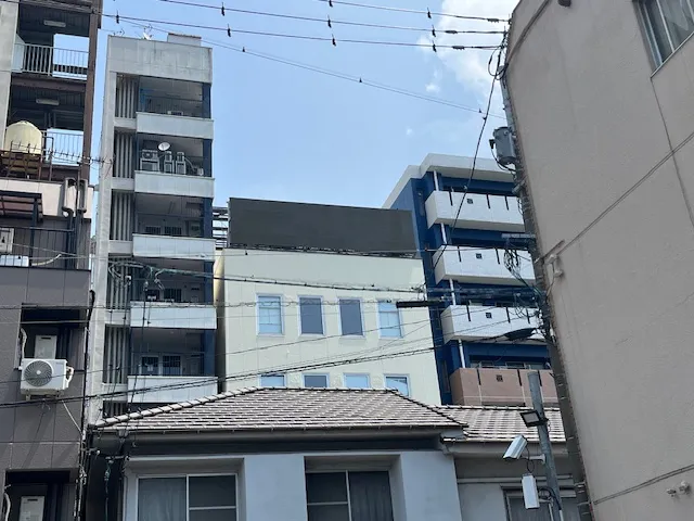 九州のホテル屋上にledビジョンを設置した写真