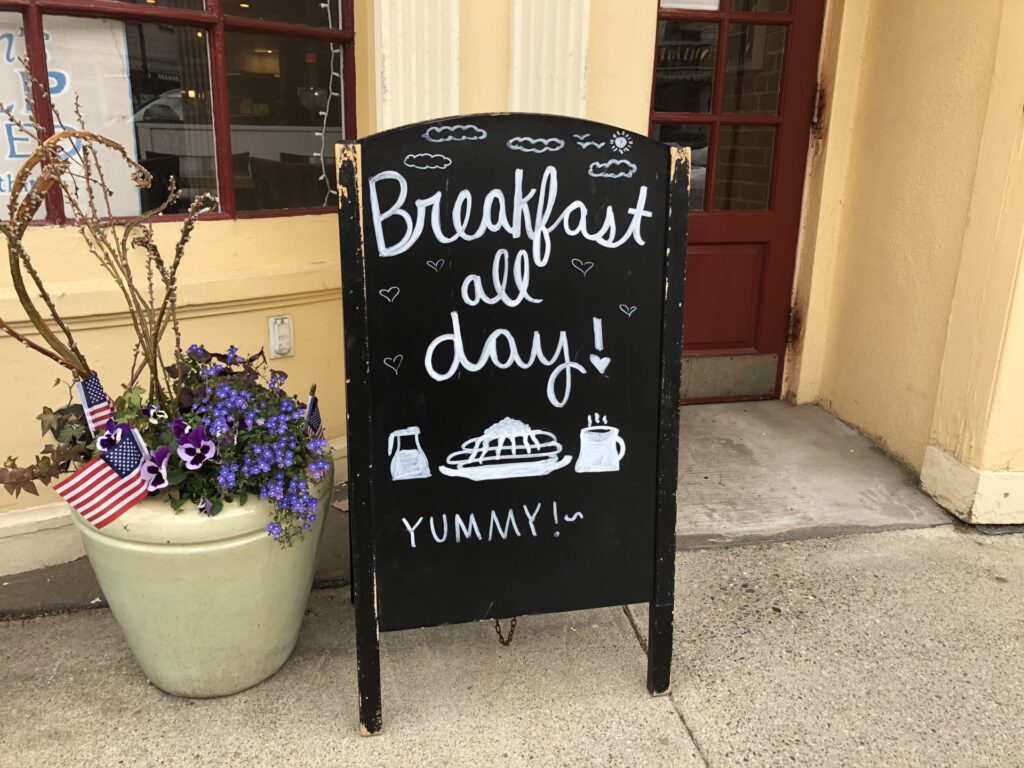 看板の種類と選び方ガイド！集客に最適な屋外・自立・デジタル看板