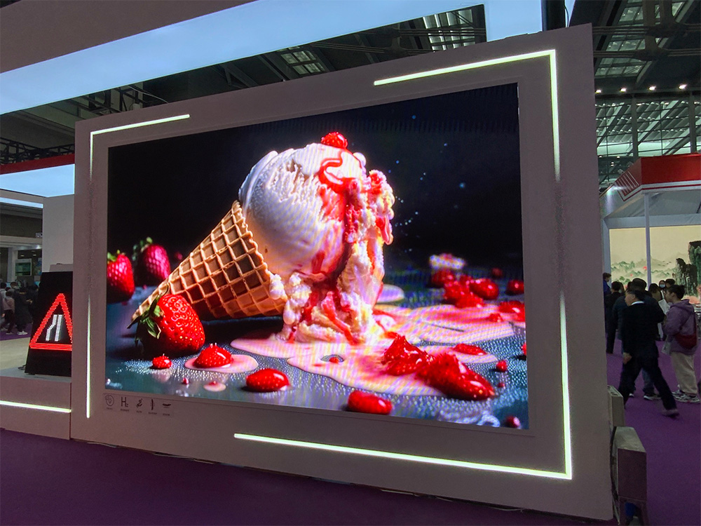 鮮明な映像でゲストを釘付けにする屋内LEDビジョンの活用